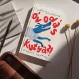 A képen az Óvodás kutya című könyv látható színes háttér előtt.