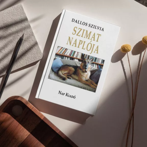 A képen a Szimat naplója című könyv látható kutyás gyerekkönyves háttér előtt.
