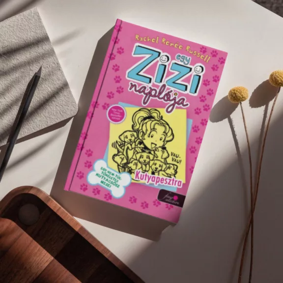 A képen az Egy Zizi naplója 10 című könyv látható a háttérben kutyákkal.