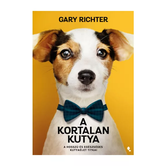 A képen A kortalan kutya című könyv látható egy terrierrel a háttérben.