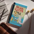 A képen a Pálcikakutya és a taco című könyv látható a háttérben három taco.