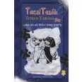 A képen a TacsiTesók Titkos Társasága 1 Luna és az őrült doki esete című könyv látható a háttérben két tacskó.