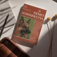 A képen A német juhászkutya című könyv látható kutyás témájú háttérrel.